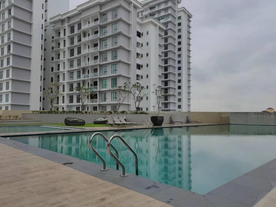Paradigm On Paradigm Mall Apartment *